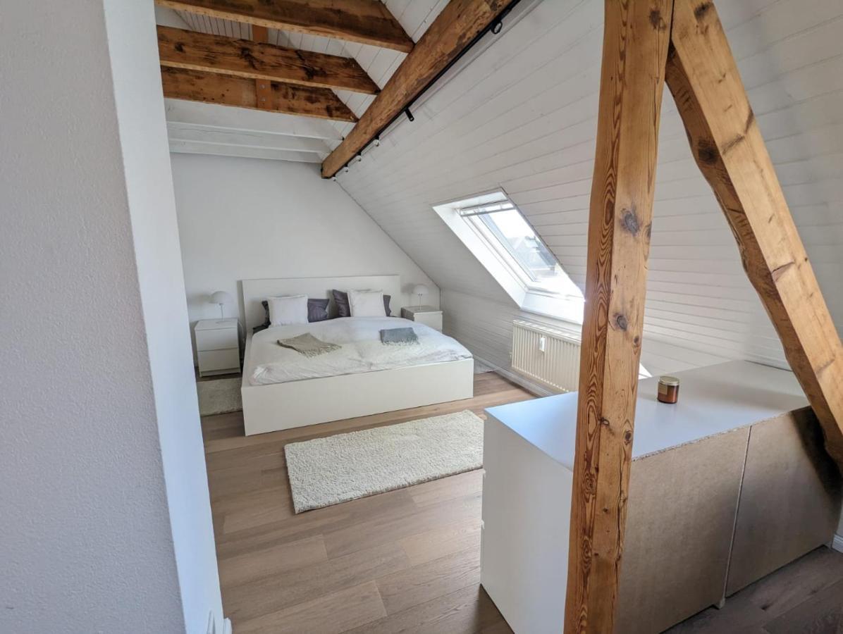 Helles Dachgeschoss-Appartement Крефельд Экстерьер фото